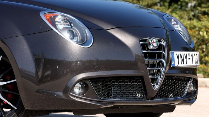 Οι αλλαγές στην εξωτερική εμφάνιση, εστιάζουν σε λεπτομέρειες επηρεασμένες από την έκδοση QV. 